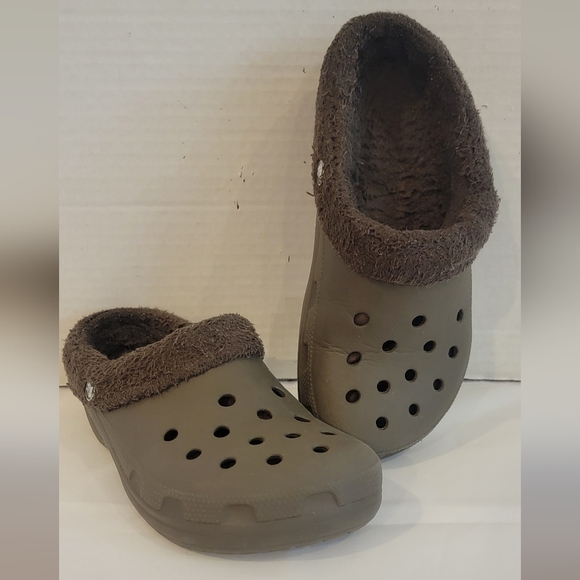 CROCS UNISEX‎ BROWN LINED CLASSIC CROCS (M-7 or W-9) - Picture 1 of 4